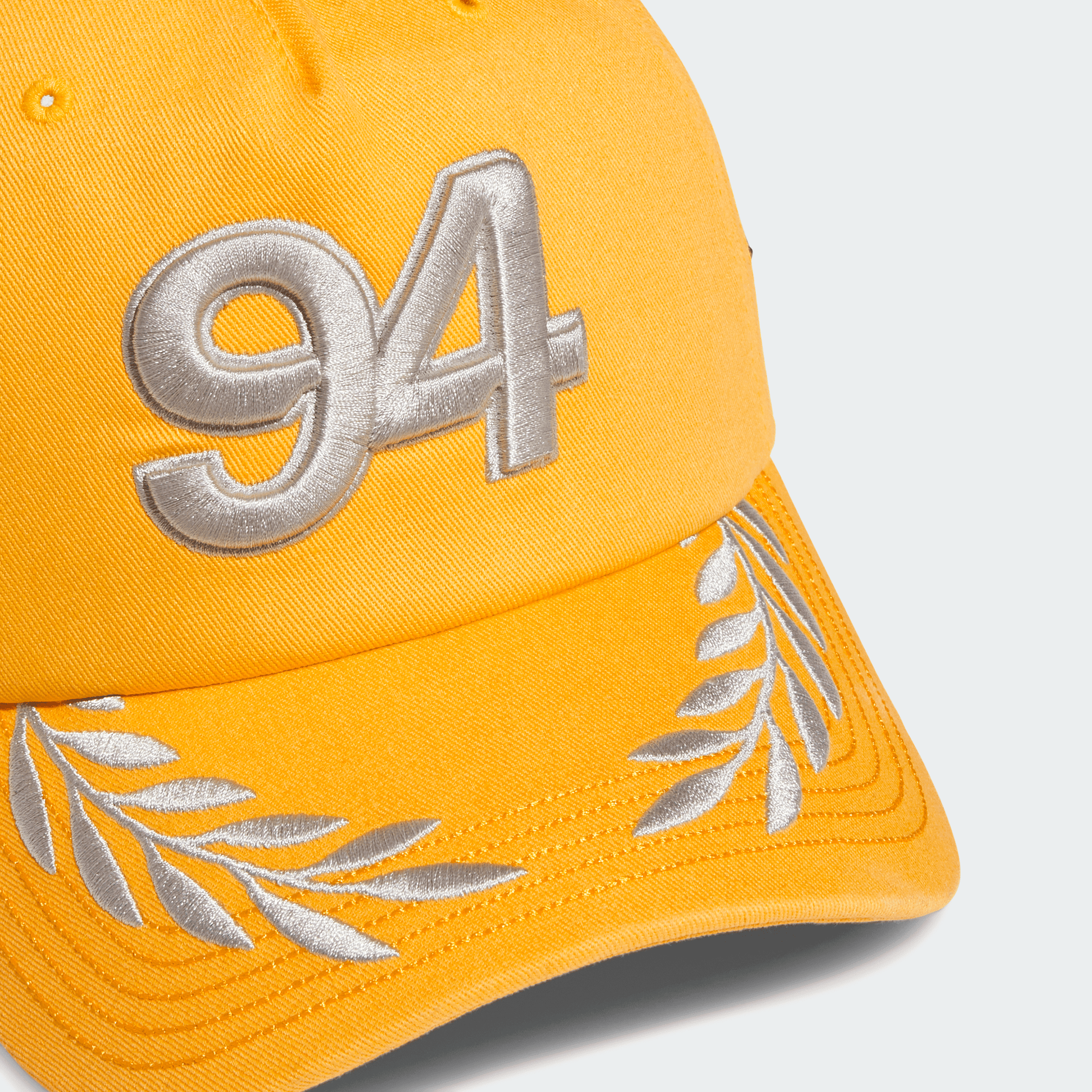 adidas para Bad Bunny x Mercedes - AMG F1 Racing Cap Gold - BAD BUNNY X ADIDAS