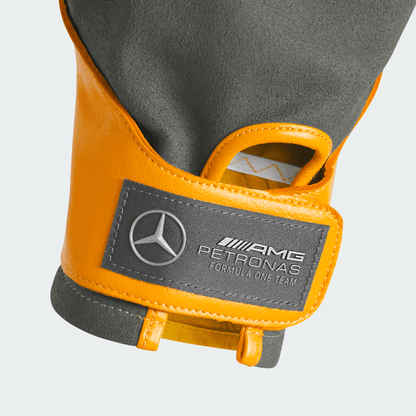 adidas para Bad Bunny x Mercedes - AMG F1 Racing Glove Gold - BAD BUNNY X ADIDAS